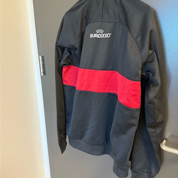 Men's XL soccer zip up EUC Black and Red Bomber Jacket with Emblem - Picture 6 of 11